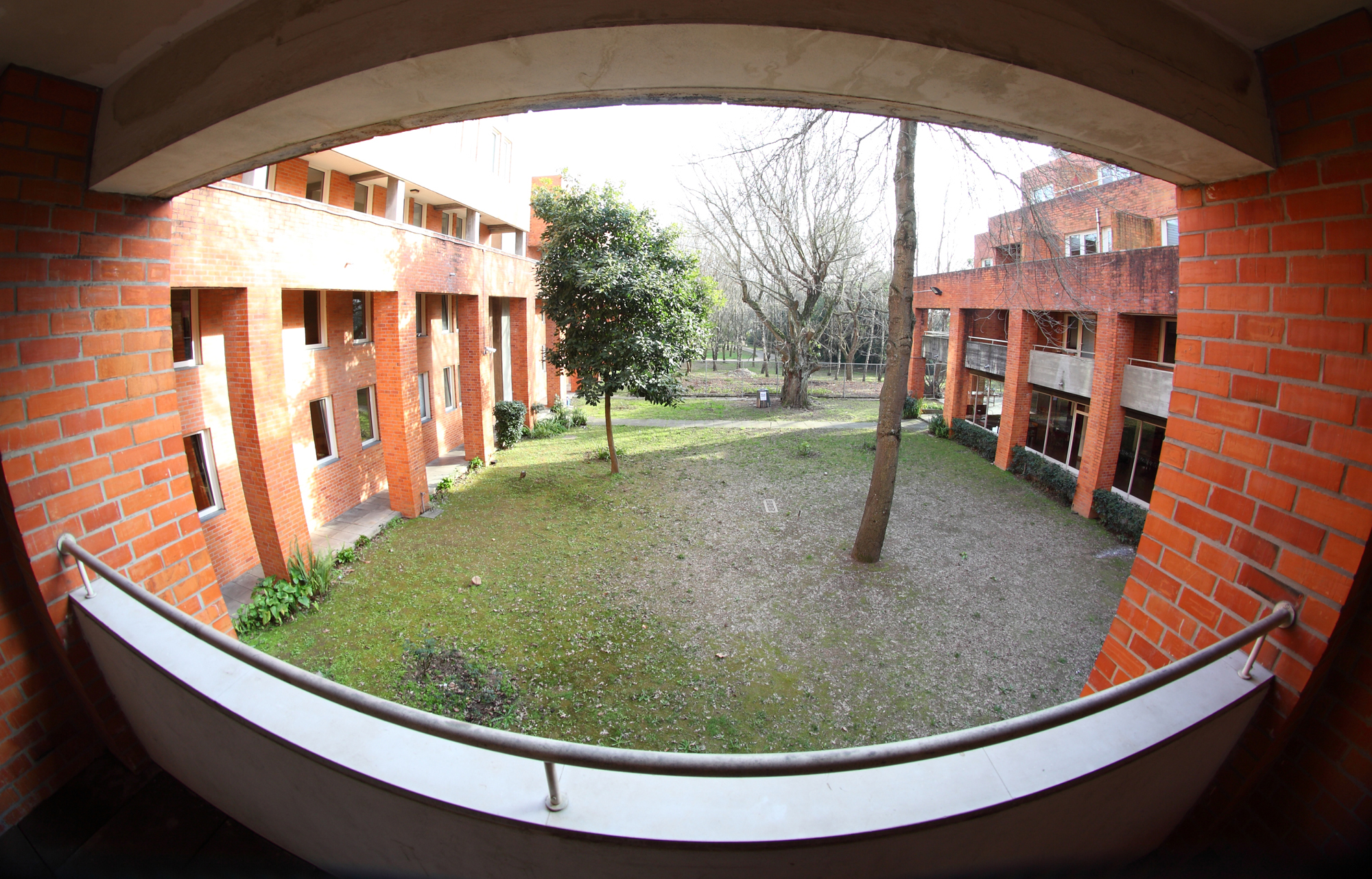 Vista do pátio interior da Residência do Campo Alegre I.