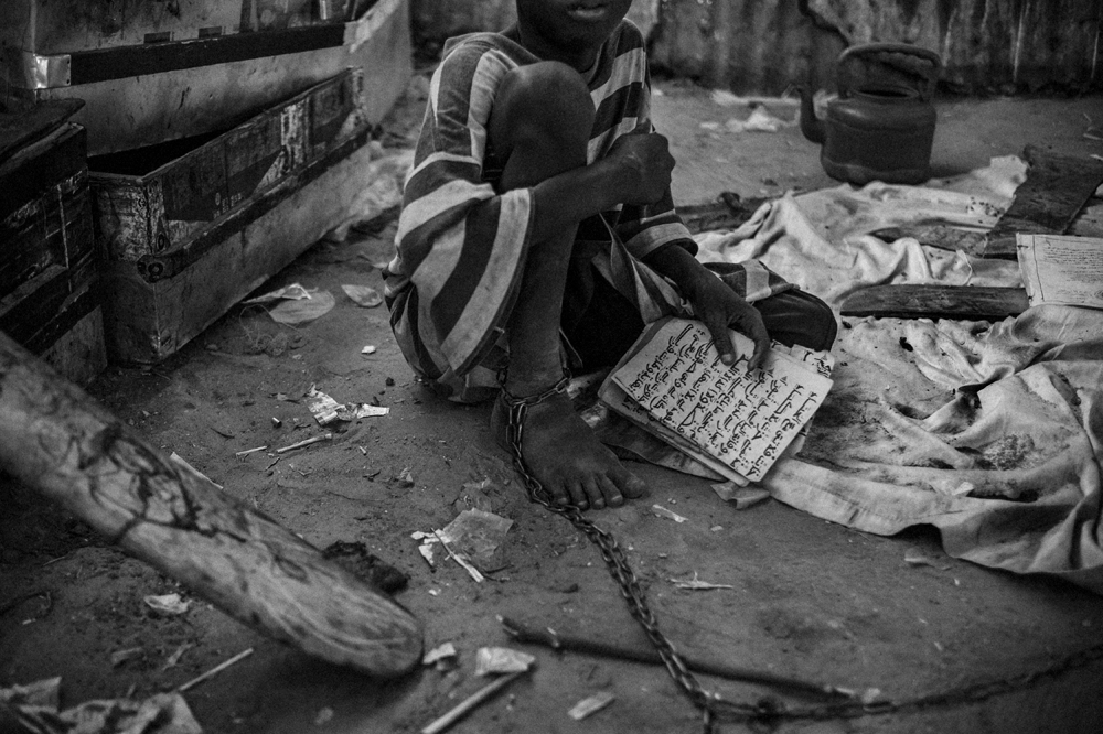 O trabalho "Talibes, Modern day slaves" deu o prémio de "Temas Contemporâneos" do World Press Photo a Mário Cruz em 2016