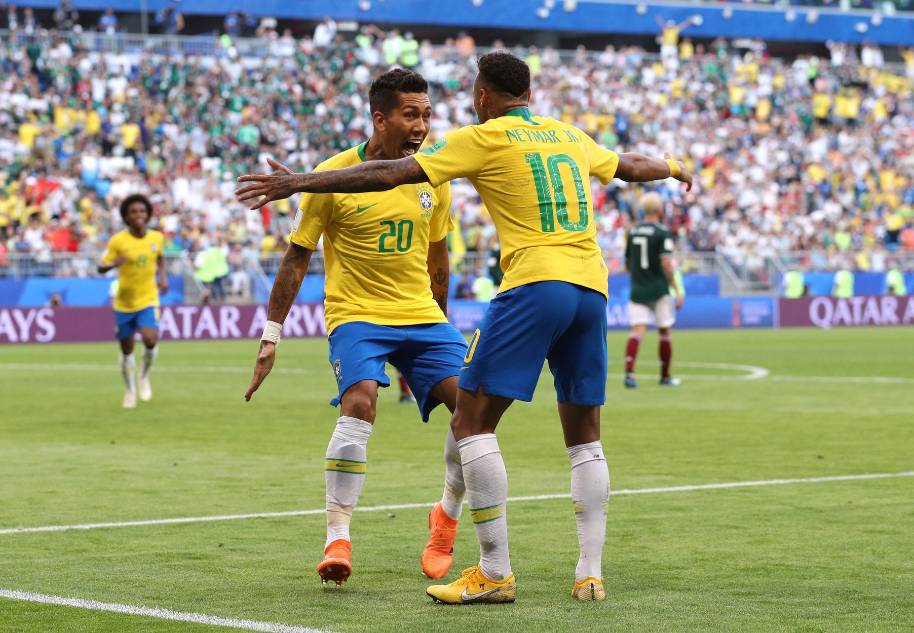 Neymar e Firmino foram os autores dos golos que afastaram o México do Mundial.