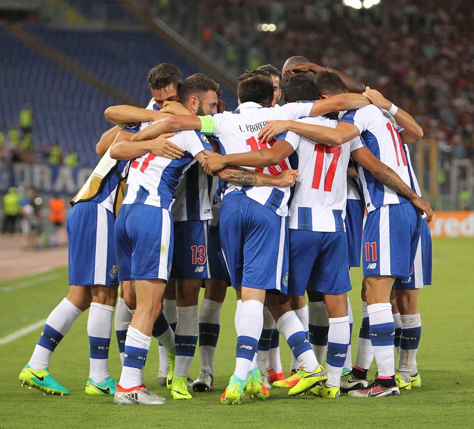 Imagem da equipa do FC Porto depois da vitória por 3-0 no Estádio Olímpico de Roma em 2016.