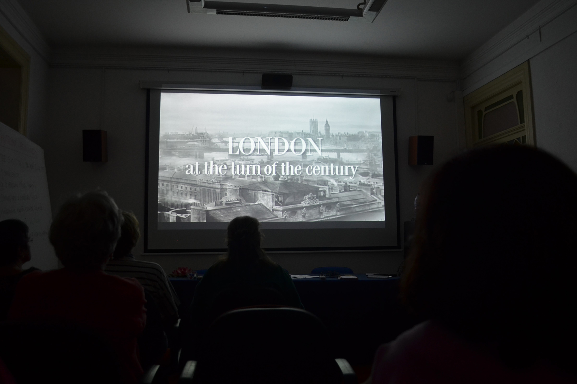 Visualização do filme de 1947, “Fantasma Apaixonado”, de Joseph L. Mankiewicz, durante a aula de História do Cinema.